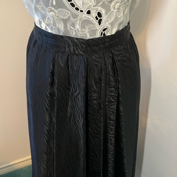 12 - 100% Silk Red & Black Blouse & Matching Black Midi Skirt w/flair - Picture 8 of 16